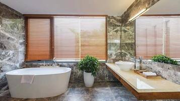 Vila Keluarga | Kamar mandi | Perlengkapan mandi gratis, pengering rambut, jubah mandi, dan sandal