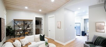 Walkable thru Historic District and Downtown