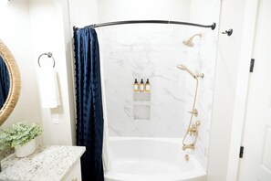 Towels - Beautiful Walk to Downtown and Historic District (Laurel)