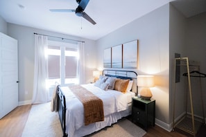 1 bedroom, iron/ironing board, WiFi, bed sheets - Amazing Property, Brand New, Coffee Bar, Walkable (Laurel)