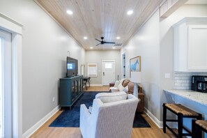 Smart TV - Amazing Property, Brand New, Coffee Bar, Walkable (Laurel)
