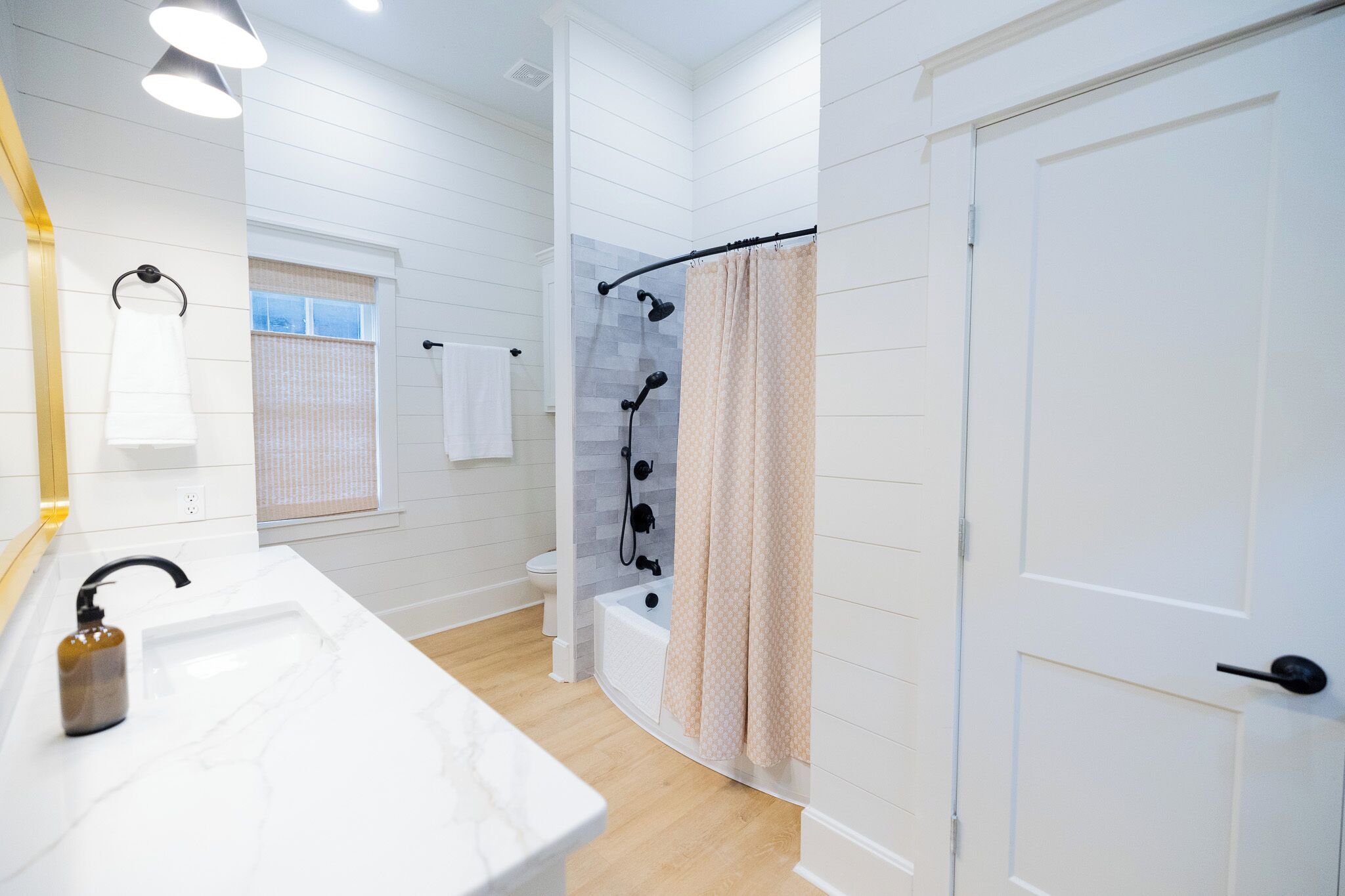 Hårtork och handdukar