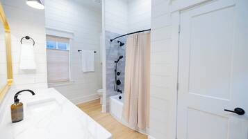 Hårtork och handdukar