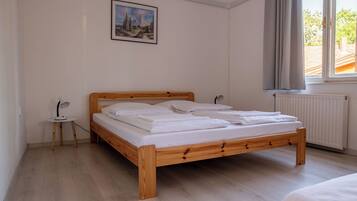 4 habitaciones, tabla de planchar con plancha, wifi y ropa de cama