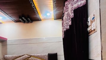 Superior Double Room, Private Bathroom, Ground Floor | Memory-foam beds, laptop workspace, blackout curtains, free WiFi