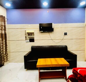 Comfort Double Room, Multiple Beds, Air conditioning, Ground Floor | Memory foam beds, laptop workspace, blackout drapes, free WiFi