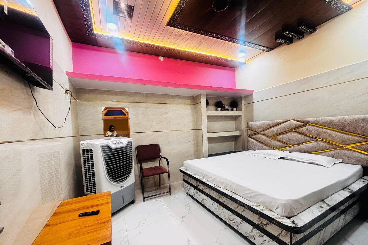 Habitación doble superior, baño privado, planta baja | Colchones viscoelásticos y espacio para trabajar con un portátil