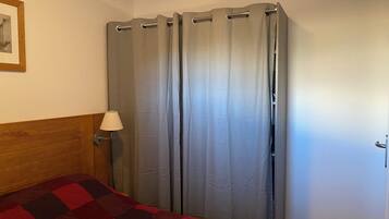 2 室のベッドルーム、旅行用ベビーベッド、WiFi、車椅子でアクセスできる設備