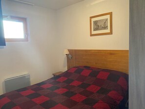 2 bedrooms, travel cot, WiFi, wheelchair access
