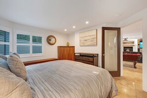 3 quartos, acesso à internet, roupa de cama