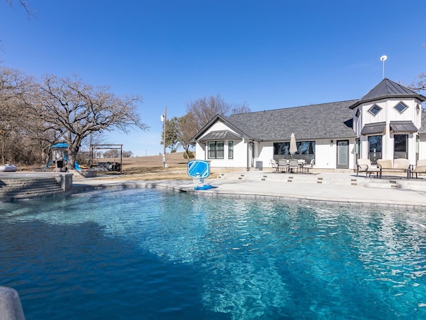 Pool - 4-bed farmhouse in welcoming Decatur with outdoor Game Room, Fire Pit, Pool, etc (Decatur)