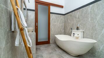 Family Villa, 2 Bedrooms, Pool View | Bathroom