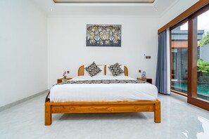 2 bedrooms, desk, laptop workspace, blackout curtains - Made Ubud Villa (Ubud)