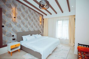 2 bedrooms, laptop workspace, soundproofing, free WiFi