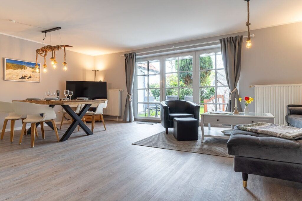 Smart-TV, Kamin, DVD-Player, Tischtennisplatte