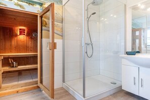 Dusche, Haartrockner, Handtücher