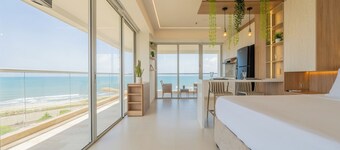 ์นด๋ฅดํํค๋ ๋น์น ๋ฆฌ์กฐํธ