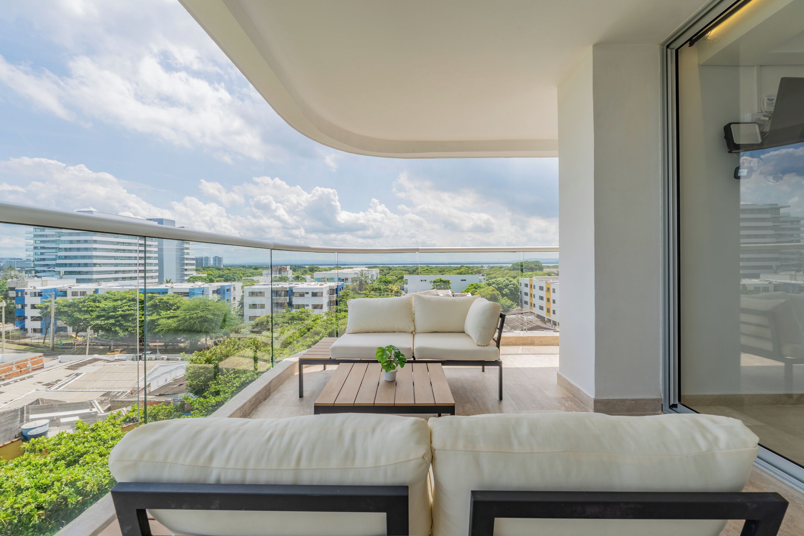 Estudio, vista al océano | Balcón