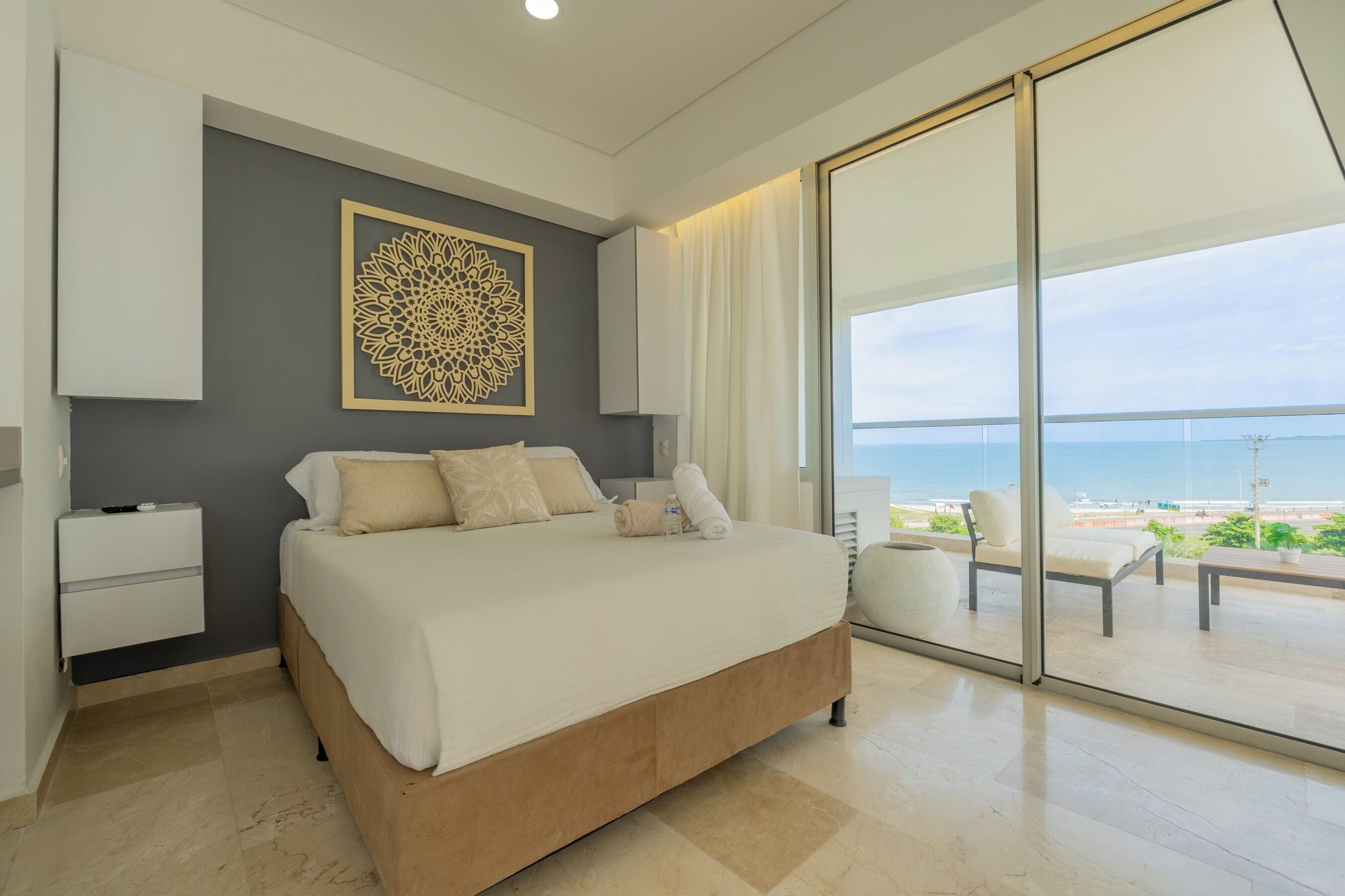 Estúdio, vista para o oceano | Camas Select Comfort, cofres nos quartos, individualmente decorados