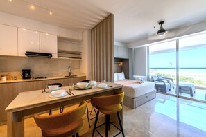 Deluxe Studio Suite | Living area