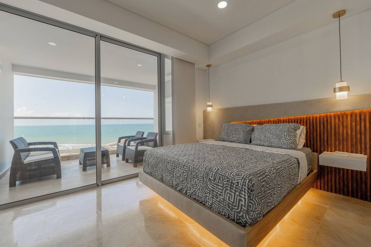 Studio (909) | Select Comfort beds, in-room safe, WiFi (free), individually decorated