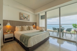 Studio (745) | Matelas Select Comfort, coffres-forts dans les chambres