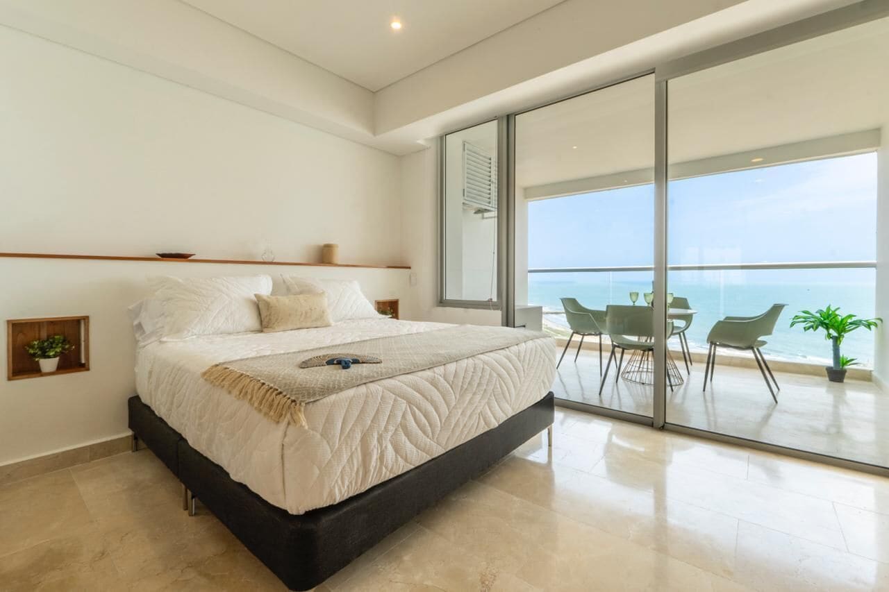 Colchones Select Comfort y caja de seguridad en la habitación 