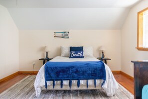4 bedrooms, iron/ironing board, WiFi, bed sheets