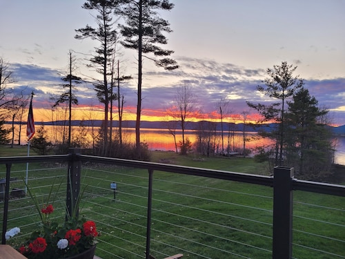 Island View: 4 Bdrm Lakeside Cabin in the foothills of the Adirondack Mountains!