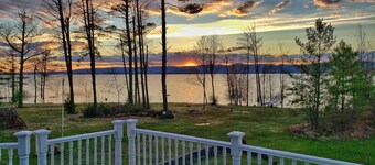 Island View: 4 Bdrm Lakeside Cabin in the foothills of the Adirondack Mountains!