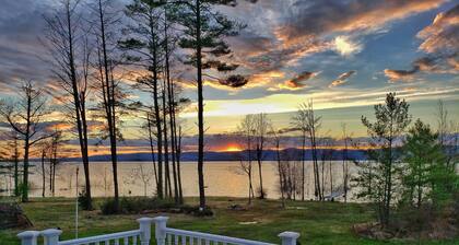 Island View: 4 Bdrm Lakeside Cabin in the foothills of the Adirondack Mountains!