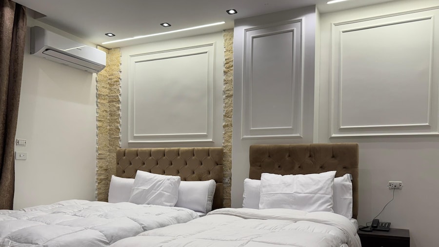 New White Pyramids Inn