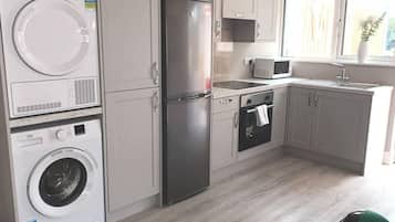 House | Private kitchen | Fridge, microwave, oven, stovetop