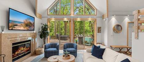 Televisión, chimenea, futbolito