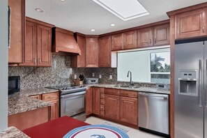 Fridge, microwave, oven, stovetop - Welcome to Blue Crane by Florida Vacation Connections (Longboat Key)