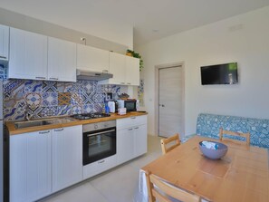 Kühlschrank, Mikrowelle, Ofen