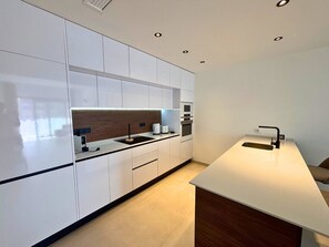 Microwave, oven, dishwasher, coffee/tea maker - Mediterranean Gardens 14: 3 Bedrooms with views (Torrevieja)