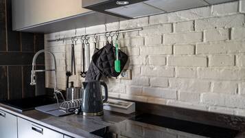 Fridge, microwave, stovetop, dishwasher