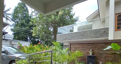 Charming 3-bedroom house with WiFi, AC in beautiful Thiruvananthapuram