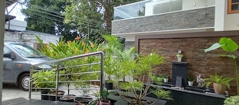 Charming 3-bedroom house with WiFi, AC in beautiful Thiruvananthapuram