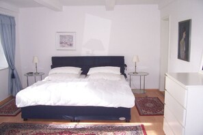 2 bedrooms, desk, free WiFi, bed sheets