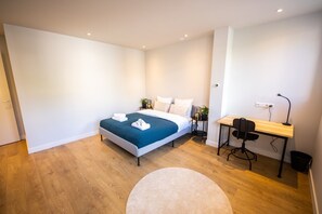 2 bedrooms, internet, bed sheets