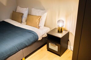 3 bedrooms, internet, bed sheets