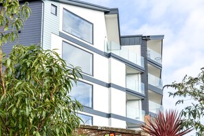 Exterior detail - Estuary View -  luxury apartment with views across the Teign Estuary (Teignmouth)
