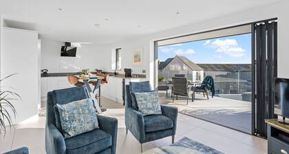 Estuary View - luxury apartment with views across the Teign Estuary