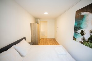 1 bedroom, internet, bed sheets