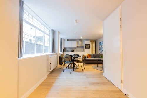 Modern Retreat 3BDR Apartment   WS