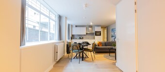 Modern Retreat 3BDR Apartment   WS