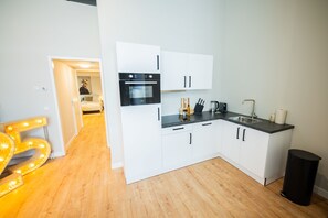 Private kitchen - Urban Elegance 3BDR Apartment  BSH (Rotterdam)