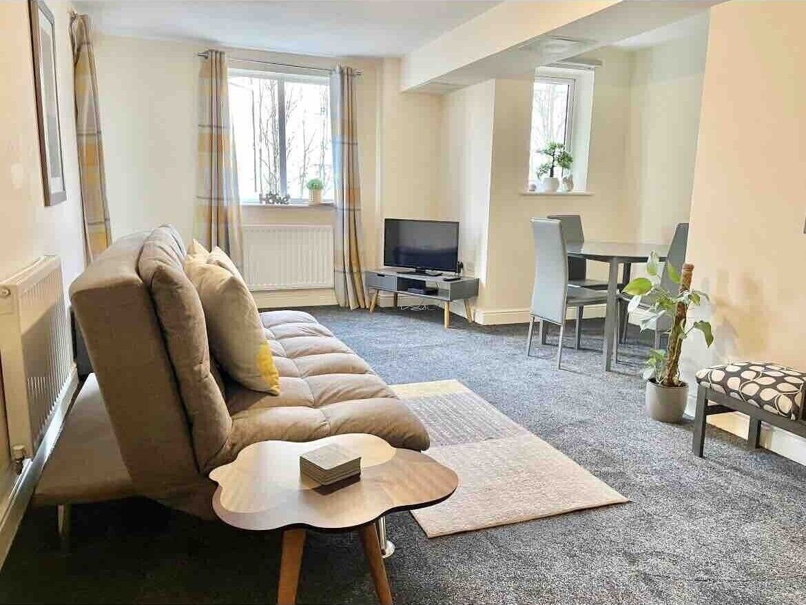 Lovely newly renovated living space. Complete with additional seating and dining. 

Bellaire Stays
E: chantelle@bellairestays.co.uk
M: +44 (0) 1233427815